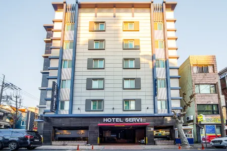Jinju Hotel Servi Отели рядом с достопримечательностью «Чинянхо»