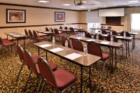 Holiday Inn Express & Suites LINCOLN-ROSEVILLE AREA by IHG