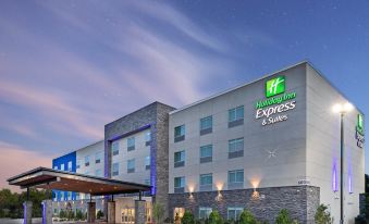Holiday Inn Express & Suites Denton - Sanger