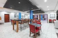 智選假日套房酒店錫賽德的會展中心 - 早餐