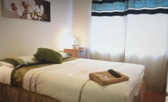 Room in Guest Room - Family Room Sleeps 3 with 1 Double and 1 Single Bed Ground Floor Private Shower