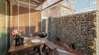 Stay More at Jebu Island Pension 前谷港附近的飯店