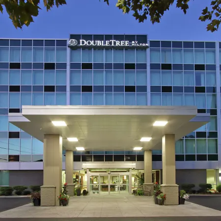 DoubleTree by Hilton Hotel Newark