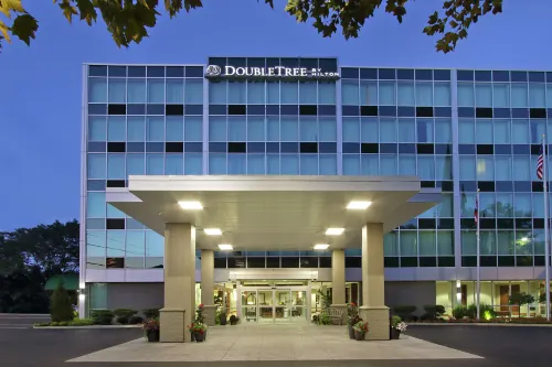 DoubleTree by Hilton Hotel Newark Hotels in Heath