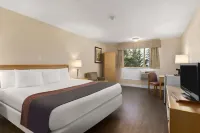 Days Inn by Wyndham Bridgewater Conference Center Hotels in Lunenburg