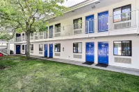 Motel 6 Pinole, CA - 2-Star