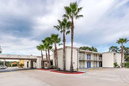 Motel 6 Cleveland, TX - Moteles