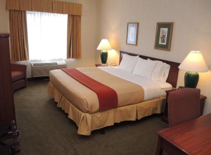 Evergreen Inn & Suites