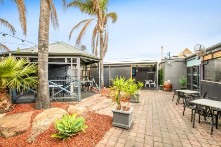 Nightcap at Exeter Hotel