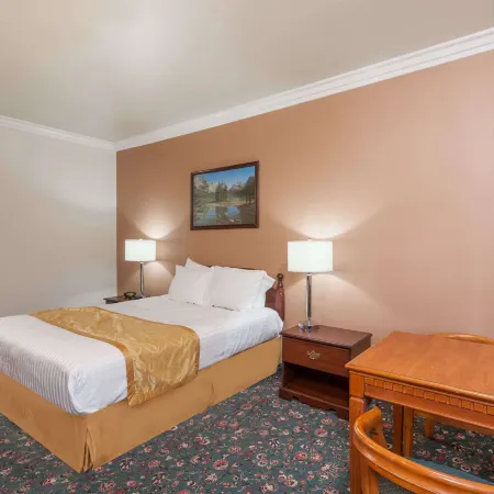 Days Inn & Suites by Wyndham South Gate