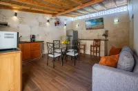 Central 1Bd and BTH with Common Picuzzi. Hotels in 