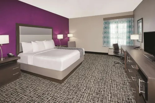 La Quinta Inn & Suites by Wyndham Springfield IL - 2-Star