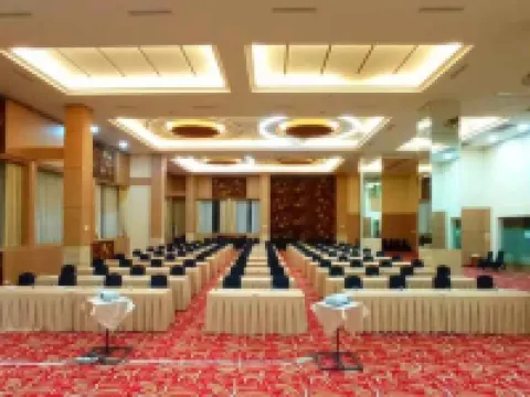 Grand Royal Denai Hotel ブキティンギのホテル