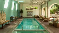 Knob Hill Inn - Pools