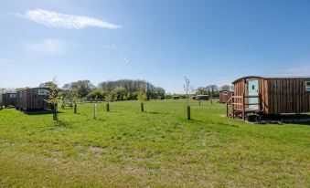 Honeysuckle Farm Hut 7 - Suffolk Farm Holidays