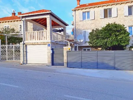 Apartments Vulicevic Отели рядом с достопримечательностью «Мост Франьо Туджмана»