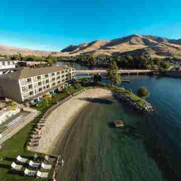 Campbell's Lake Chelan's Waterfront Resort Hotel Exterior