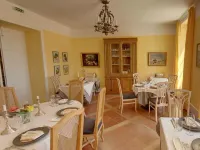 Le Manoir Saint Jean Hotels in Moissac