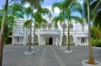 Bougain Villa Hotels in Dharga Town