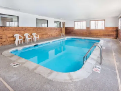 Super 8 by Wyndham Bourbonnais/Kankakee Area Hotels in Bradley