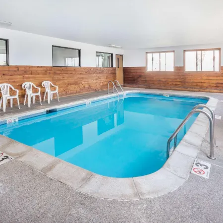 Super 8 by Wyndham Bourbonnais/Kankakee Area