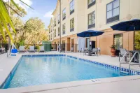 Comfort Suites Tallahassee Downtown - Pools