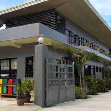 Tatay Seseng's Apartment Hotel Exterior