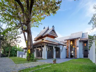 Jamadevi Hotels near Phra Nang Chamathewi Monument