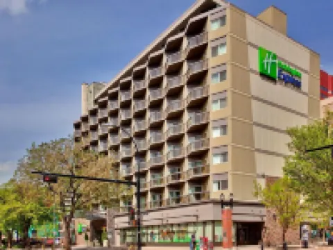 โรงแรม ฮอลิเดย์ อินน์ เอ็กซ์เพรส เอดมันตัน ดาวน์ทาวน์ บาย IHG โรงแรมใกล้MacEwan University