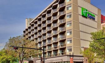 Holiday Inn Express Edmonton Downtown