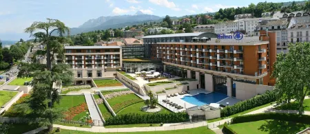 Hilton Evian-Les-Bains Отели рядом с достопримечательностью «Buvette et Source Cachat»