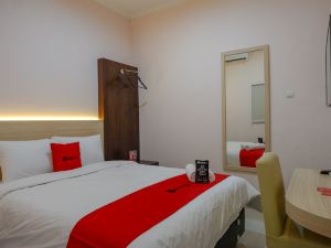 RedDoorz Near Gejayan 3