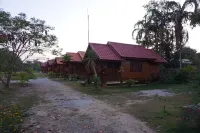 Nam Khong Tara Resort Hotels near Kaeng Khut Khu