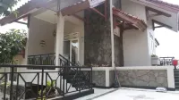 Villa Puri Gunung Geulis - Cozy Staycation Hotels in Sukaraja