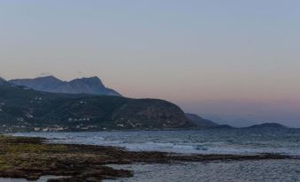 Calme Suites Mani