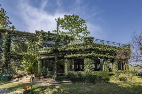 Tuskers Den Forest Resort Hotel berhampiran Bengal Safari