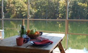 Beaver Lakefront Cabins - Couples Only Getaways