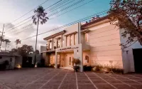華麗的度假小屋和咖啡館