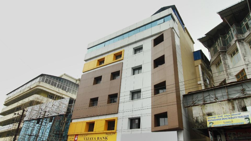 OYO the Traders Hotel