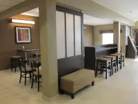 Microtel Inn & Suites by Wyndham Midland - parkir