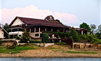 Phornpailin Riverside Resort