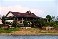 Phornpailin Riverside Resort