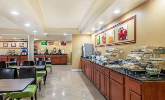 Quality Inn and Suites Newport - Middletown