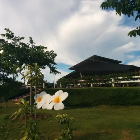 Aneto Valley Resort Отели в г. Ванг Нам Кхио