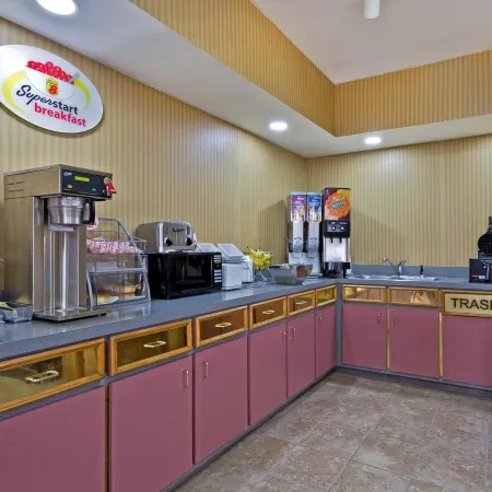 Super 8 by Wyndham Franklin Hwy 31