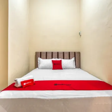 RedDoorz Syariah Near Kebon Rojo Park Blitar