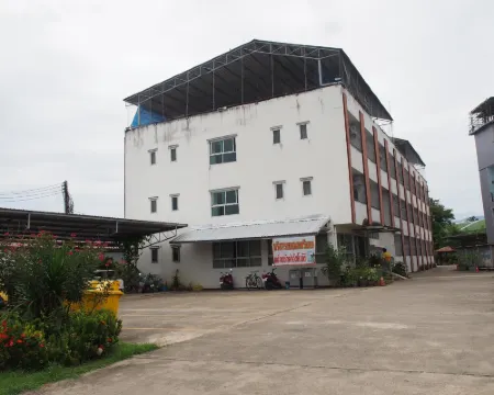 โรงแรมเพชรสุวรรณ์ Phetsuwan Hotel โรงแรมในเพชรบูรณ์