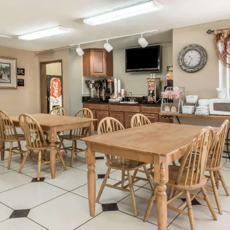 Super 8 by Wyndham Elizabethtown