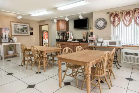 Super 8 by Wyndham Elizabethtown