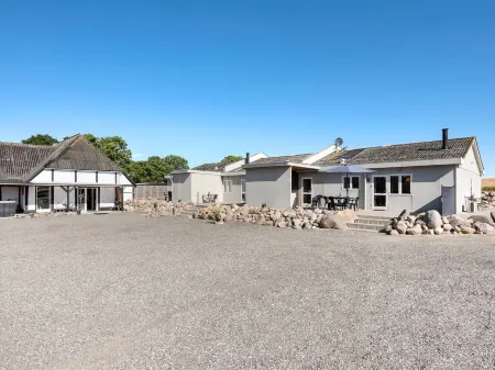 "Henne" - 2.5km from the Sea Отели в г. Humble